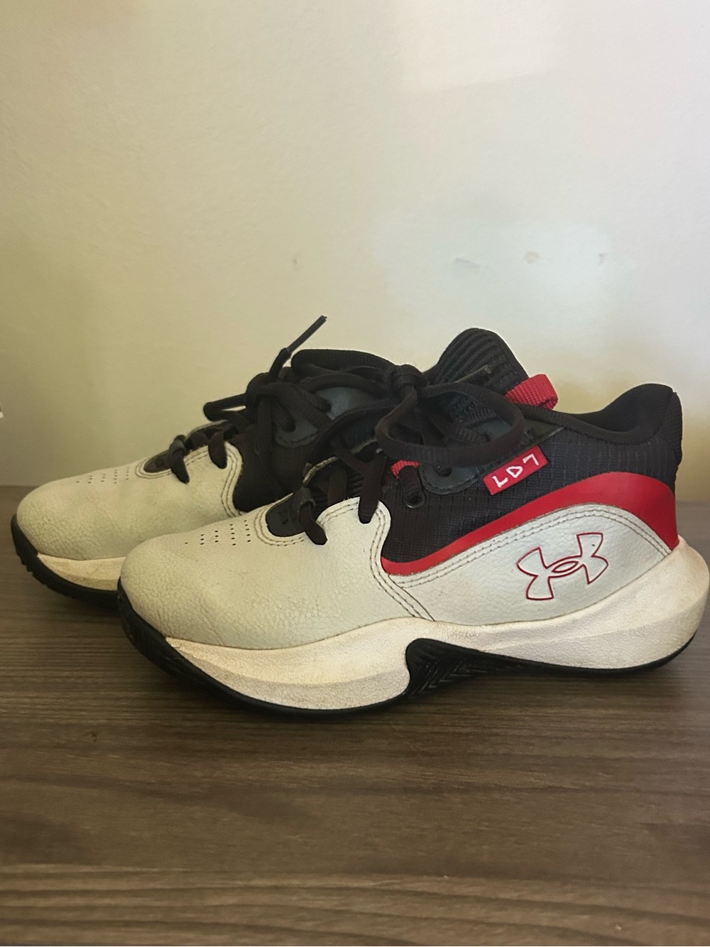 Under Armour Kids White Black and Red Low-Top Sneakers